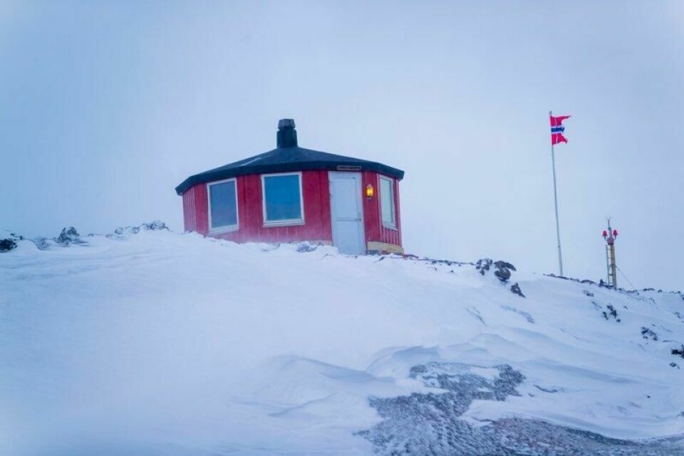 Verken folk eller bygninger kom til skade da det gikk et kraftig jordskjelv utenfor Jan Mayen natt til mandag. Arkivfoto: Stian Lysberg Solum / NTB