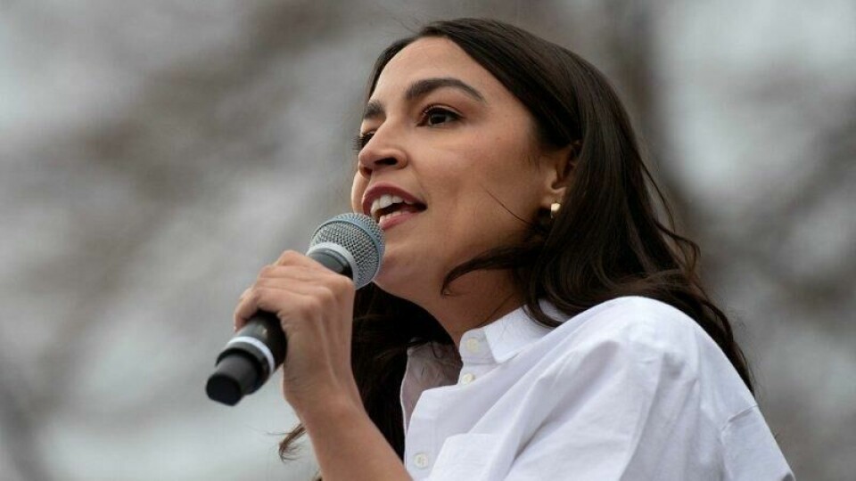 Alexandria Ocasio-Cortez på scenen i Denver i delstaten Colorado forrige uke.