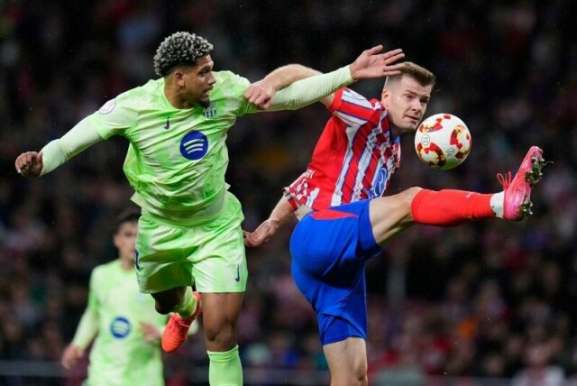 Alexander Sørloth var nær scoring for Atlético Madrid på Gran Canaria, men ble stoppet av en storspillende keeper. Her fra cupsemifinalen mot Barcelona tidligere i måneden.
