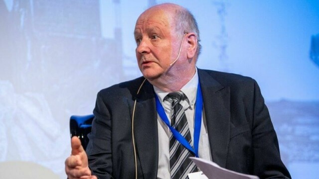 – Russland blir beskyldt for å være et diktatur, men jeg har bodd og jobbet her i over ti år og har aldri opplevd det som et diktatur, sier Atle Berge, som bekrefter at han står bak finansieringen av reklamekampanjen til Partiet FOR.