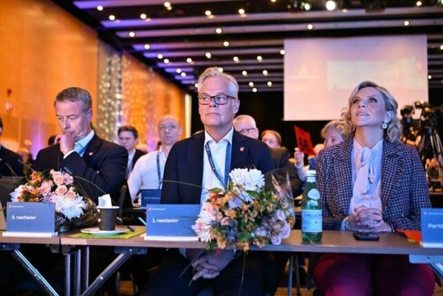 Partiledelsen i Frp som består av partileder Sylvi Listhaug og nestlederne Hans Andreas Limi og Terje Søviknes, ble gjenvalgt at partiets landsmøte denne helgen.