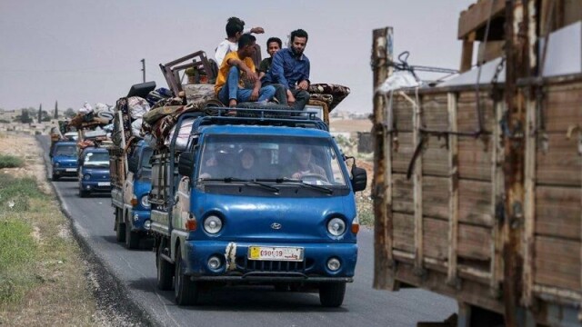 Rundt 60 fordrevne familier kom tilbake til landsbygda si nær den nordvestlige byen Idlib etter fem år i flyktningleirer ved den tyrkiske grensen. Bildet ble tatt 18. mai.