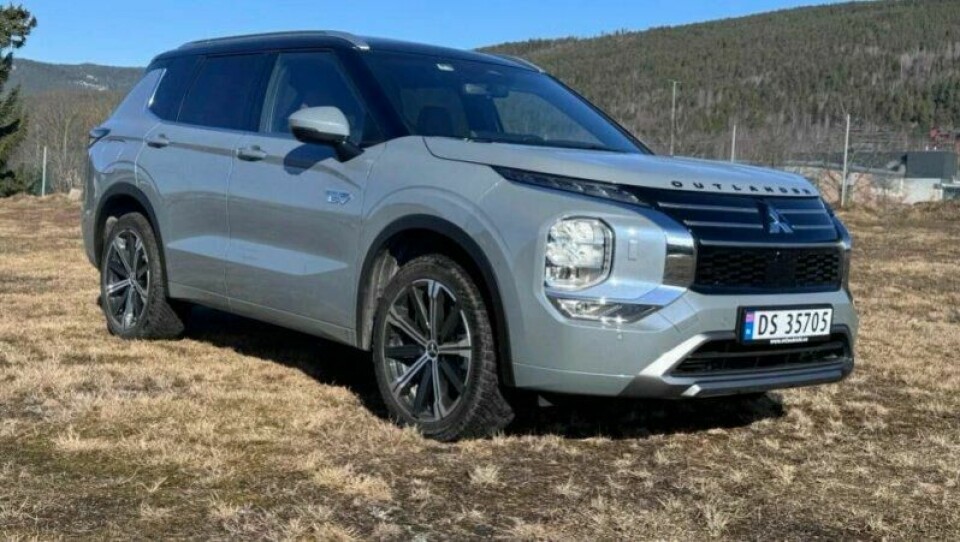 Mitsubishi Outlander var i en årrekke en storselger som ladbar hybrid. I år har den kommet tilbake på markedet i helt ny versjon. Mitsubishi Outlander var i en årrekke en storselger som ladbar hybrid. I år har den kommet tilbake på markedet i helt ny versjon.