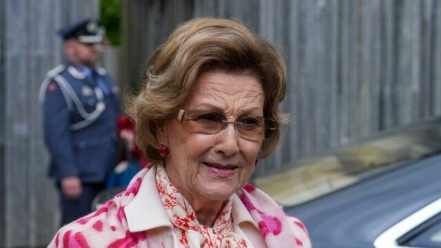 Dronning Sonja ble innlagt på Rikshospitalet mandag kveld.