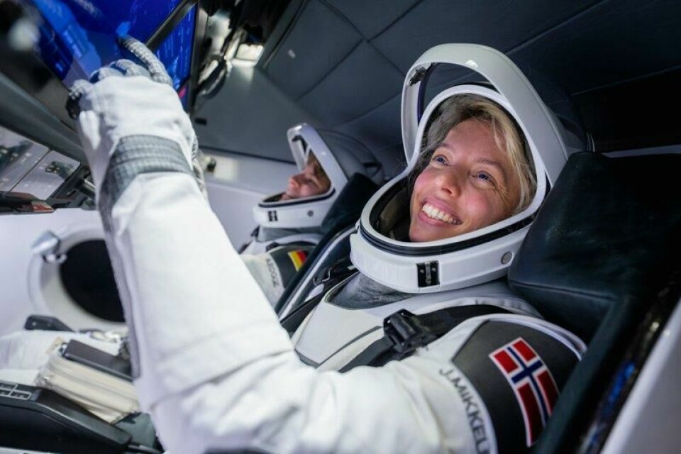 Jannicke Mikkelsen er den første som har reist ut i verdensrommet, med det norske flagget på romdrakten under romferden Fram2. Nå vil hun jobbe for at flere enn henne får oppleve det samme. I bakgrunnen på bildet er Rabia Rogge fra Tyskland som også var med. Jannicke Mikkelsen er den første som har reist ut i verdensrommet, med det norske flagget på romdrakten under romferden Fram2. Nå vil hun jobbe for at flere enn henne får oppleve det samme. I bakgrunnen på bildet er Rabia Rogge fra Tyskland som også var med. Foto: SpaceX/Fram2 / Handout / NTB