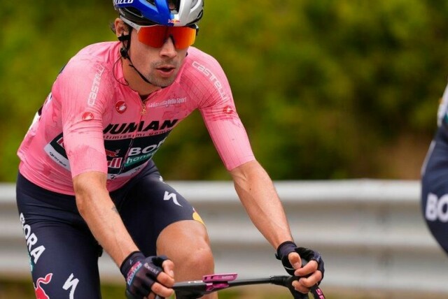 Primoz Roglic mistet Jai Hindley etter en velt på torsdagens etappe i Giro d'Italia.