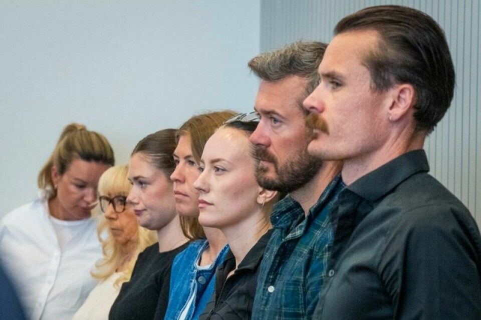 Jakob Asserson Ingebrigtsens kona og flere andre familiemedlemmer var til stede i Sør-Rogaland tingrett tirsdag. Jakob Asserson Ingebrigtsens kona og flere andre familiemedlemmer var til stede i Sør-Rogaland tingrett tirsdag. Foto: Heiko Junge / NTB