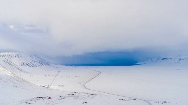 En gruppe kjøpere ønsker å kjøpe land på Svalbard. På bildet vises utsikten over Adventdalen på Svalbard, som er et annet område enn Søre Fagerfjord som forsøkes å selges. Illustrasjonsfoto: Ole Berg-Rusten / NTB
