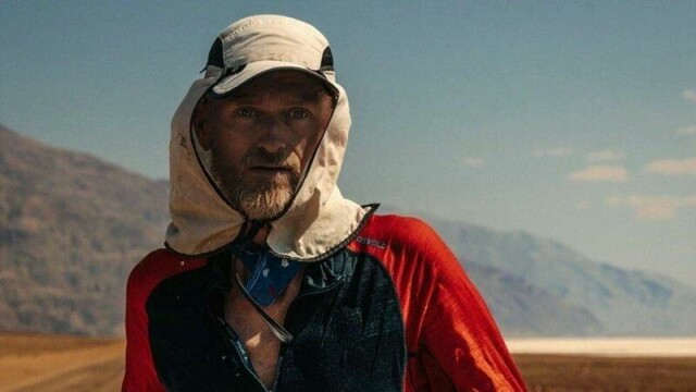 Simen Holvik løp verdens varmeste ultramaraton, The Badwater Ultramarathon, gjennom Death Valley, det varmeste stedet i verden – i merinoull fra Devold.
