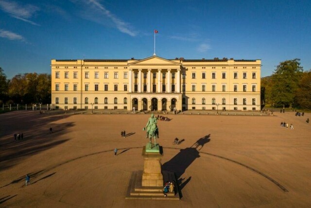 Den 177 år gamle slottsbygningen har hatt sine energiøkonomiske mangler, men Slottet fikk halvert strømregningen fra 2023 til 2024.