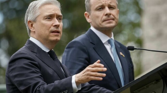 Canadas finansminister François-Philippe Champagne og Ukrainas finansminister Serhij Martsjenko holdt pressekonferanse i forkant av åpningen av G7-finansministermøtet i Banff i den canadiske provinsen Alberta tirsdag.
