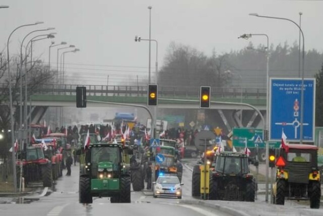 Bønder i Polen og andre EU-land har tidvis protestert kraftig mot nye regler som pålegger dem å kutte utslipp.