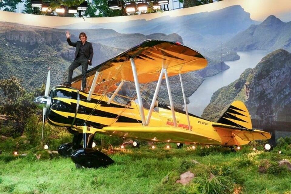 Tom Cruise gjorde omtrent det samme – bortsett fra at dobbeltdekkeren var høyt til vers og han alene i det – under innspillingen av «Mission: Impossible – The Final Reckoning». Her på London-premiere torsdag. Tom Cruise gjorde omtrent det samme – bortsett fra at dobbeltdekkeren var høyt til vers og han alene i det – under innspillingen av «Mission: Impossible – The Final Reckoning». Her på London-premiere torsdag. Foto: Alberto Pezzali / Invision / AP / NTB