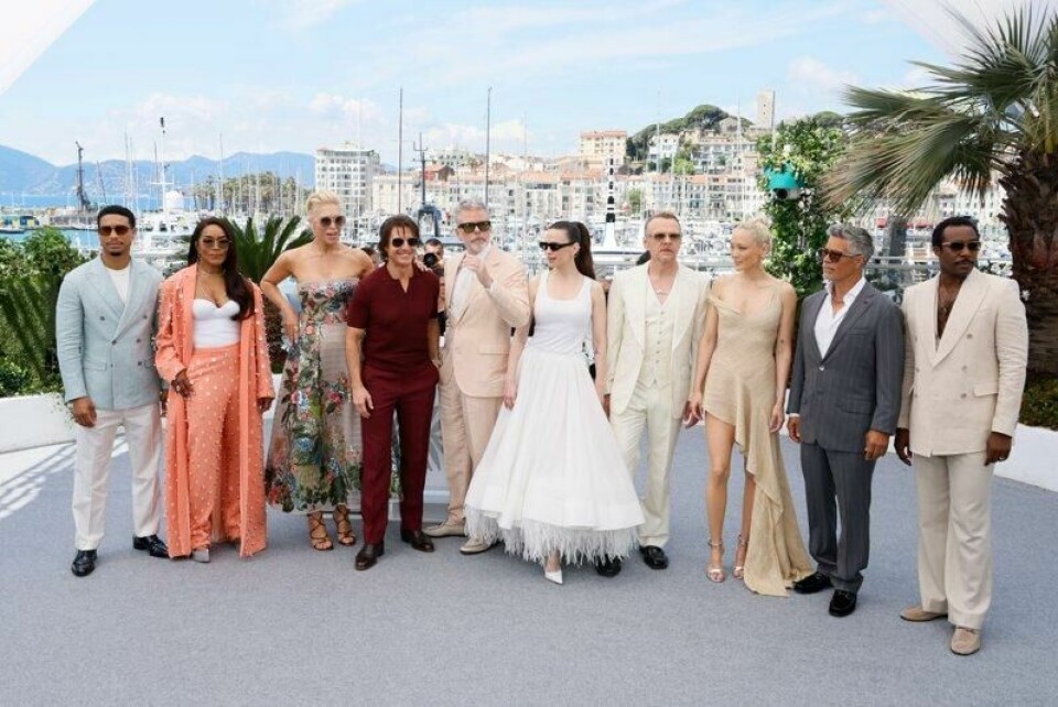 Skuespillerne Greg Tarzan Davis (f.v.), Angela Bassett, Hannah Waddingham, Tom Cruise, regissør Christopher McQuarrie, Hayley Atwell, Simon Pegg, Pom Klementieff, Esai Morales og Tramell Tillman poserer under palmene i Cannes. Skuespillerne Greg Tarzan Davis (f.v.), Angela Bassett, Hannah Waddingham, Tom Cruise, regissør Christopher McQuarrie, Hayley Atwell, Simon Pegg, Pom Klementieff, Esai Morales og Tramell Tillman poserer under palmene i Cannes. Foto: Joel C Ryan / Invision / AP / NTB