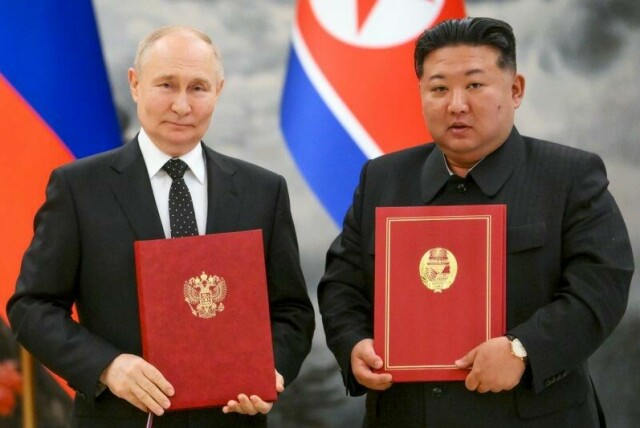 Russlands president Vladimir Putin og Nord-Koreas leder Kim Jong-un avbildet ved en tidligere anledning, i juni 2024 under en seremoni i Nord-Koreas hovedstad Pyongyang.
