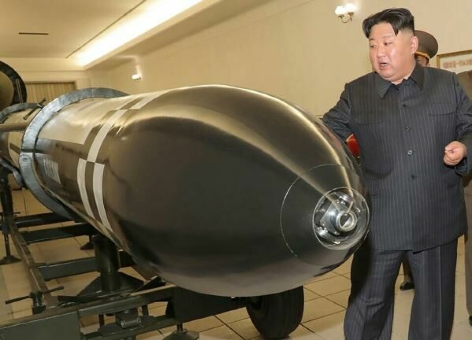 Nord-Koreas leder har beordret økt produksjon av anriket fisjonerbart materiale som kan brukes i atomvåpen. Satellittbilder som viser økt aktivitet ved landets viktigste atomanlegg tyder på at det jobbes med å følge ordren. Arkivfoto: Korean Central News Agency / Korea News Service / AP / NTB Nord-Koreas leder har beordret økt produksjon av anriket fisjonerbart materiale som kan brukes i atomvåpen. Satellittbilder som viser økt aktivitet ved landets viktigste atomanlegg tyder på at det jobbes med å følge ordren. Arkivfoto: Korean Central News Agency / Korea News Service / AP / NTB