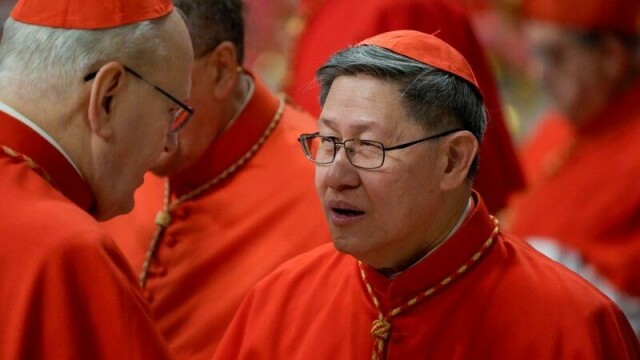 Luis Antonio Tagle fra Filippinene nevnes som en av favorittene til å bli ny pave. Tagle ledet hjelpeorganisasjonen Caritas i sju år og er blant annet kjent for engasjementet sitt for fattige.