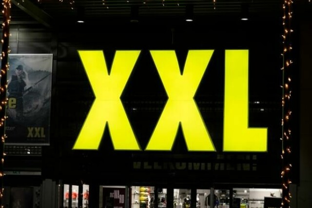 Det er vanskelige tider for sportskjempen XXL, men en britisk sportskjempe kommer inn med friske penger.
