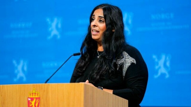Kultur- og likestillingsminister Lubna Jaffery synes det er et interessant forslag å grunnlovsfeste redaksjonell uavhengighet i Norge.