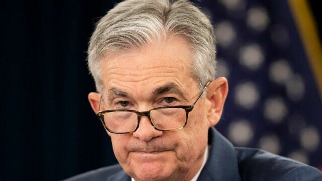 President Donald Trump avviser at han har planer om å sparke sentralbanksjef Jerome Powell (bildet) og viser til at hans periode uansett utløper om ett år.
