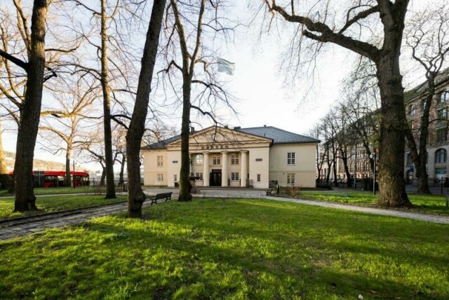 Både Rec Silicon og Yara stiger fra start ved børsåpning fredag morgen.