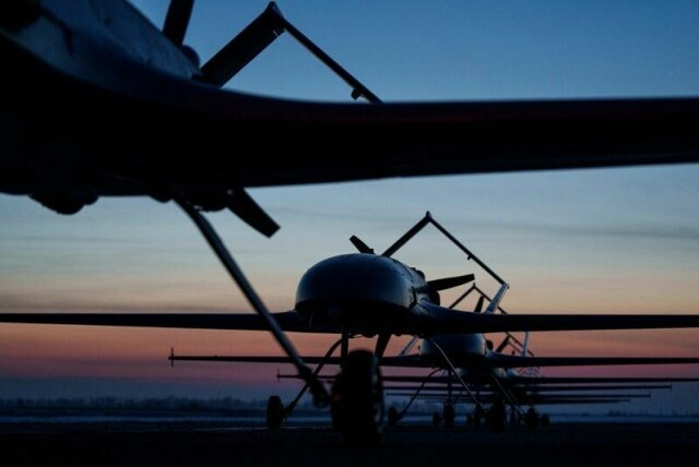 Ukrainske langdistansedroner står klar til avgang på et ukjent sted i Ukraina 28. februar. Det meldes onsdag om nye ukrainske droneangrep mot Russland.