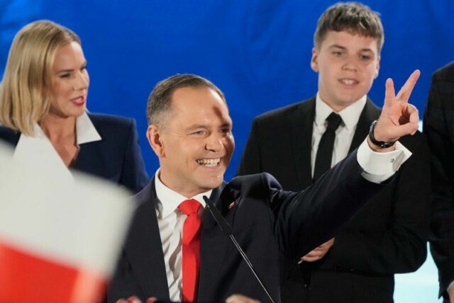 Høyrenasjonalisten Karol Nawrocki overtar som president i Polen.