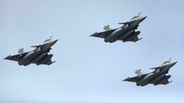 Pakistan og India har rustet opp – nå rasler de med sablene igjen | ABC ...