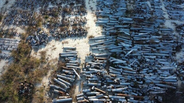 Rester av russiske artillerigranater, raketter og missiler i den ukrainske byen Kharkiv 29. november 2022.