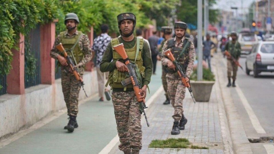 Indiske styrker på patrulje i Sringagar i indisk-kontrollert Kashmir forrige uke. Indiske styrker på patrulje i Sringagar i indisk-kontrollert Kashmir forrige uke. Foto: Dar Yasin / AP / NTB
