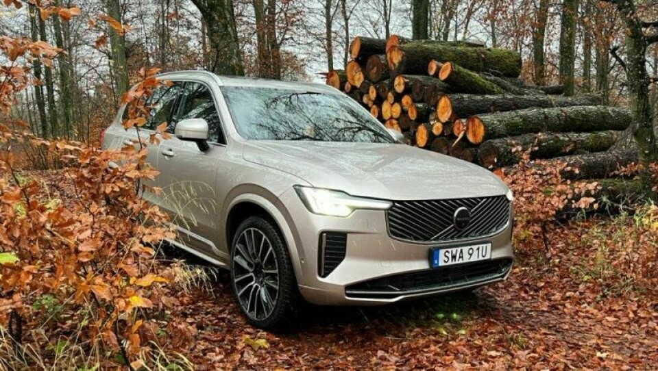 FORNYET: XC90 kom i ny utgave i år, endringene vises ganske godt i fronten. FORNYET: XC90 kom i ny utgave i år, endringene vises ganske godt i fronten.