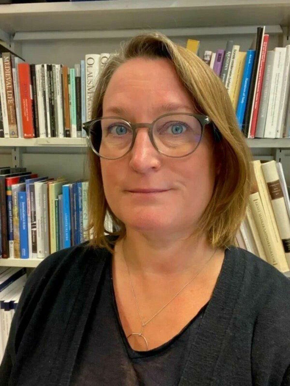 Marte Spangen ved Kulturhistorisk museum i Oslo synes det er vanskelig å få tak på hva kulturmiljølovutvalget egentlig mener at metalldetektorister skal få lov til å gjøre. Marte Spangen ved Kulturhistorisk museum i Oslo synes det er vanskelig å få tak på hva kulturmiljølovutvalget egentlig mener at metalldetektorister skal få lov til å gjøre. Foto: Privat