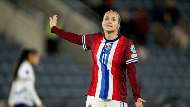Guro Reiten er tilbake etter skade og scoret sitt første mål siden februar da Chelsea knuste Crystal Palace.