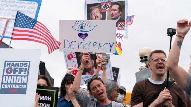 Jeg mener vi er langt unna amerikanske tilstander i Norge, men vi trenger ikke legge listen så lavt. I alt som nå foregår, spør jeg heller om vi benytter anledningen til å lage flere dokumenter, festtaler og LinkedIn-poster, eller om vi faktisk begynner å leve opp til ambisjonene vi allerede har satt for oss selv, skriver Manav Rihel Kumar.