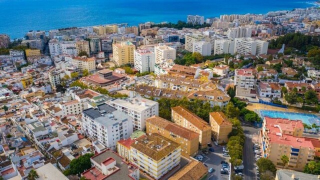 Nordmenn, inkludert rogalendingen Erling Braut Haaland, har lagt sin elsk på Costa del Sol i Spania. Det merker de norske meglerne der.