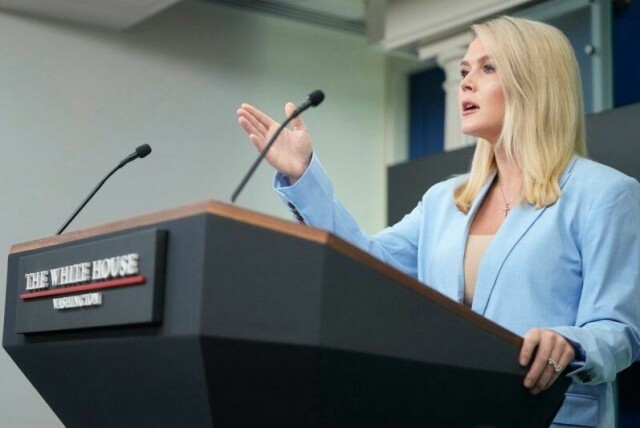 Karoline Leavitt, pressesekretær i Det hvite hus, på fredagens pressekonferanse.