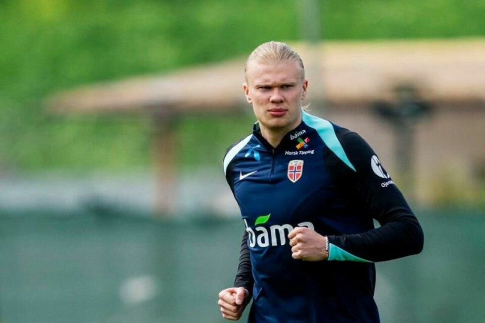 Det er godt kjent at Erling Braut Haaland har gått til innkjøp av feriebolig i Marbella, noe som skal ha økt interessen for området. Her er han på trening med Norges herrelandslag i fotball i byen i mars. Det er godt kjent at Erling Braut Haaland har gått til innkjøp av feriebolig i Marbella, noe som skal ha økt interessen for området. Her er han på trening med Norges herrelandslag i fotball i byen i mars. Foto: Fredrik Varfjell / NTB
