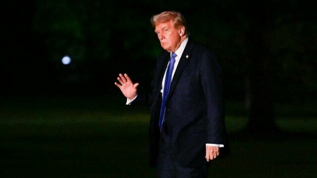 Den annekterte Krim-halvøya vil bli værende under russisk kontroll, mener USAs president Donald Trump.