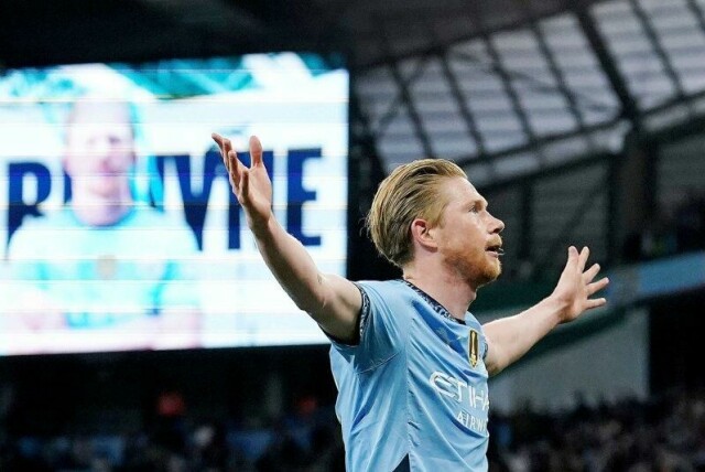 Kevin De Bruyne jubler for sin scoring mot Wolverhampton. Det var belgierens nest siste hjemmekamp som Manchester City-spiller.