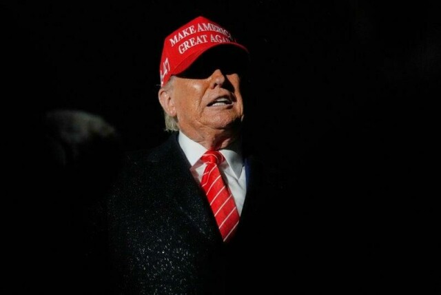 USAs president Donald Trump vil få bukt med det han mener er antiamerikansk ideologi ved landets kulturinstitusjoner. Fredag sparket han direktøren for landets nasjonale portrettgalleri.