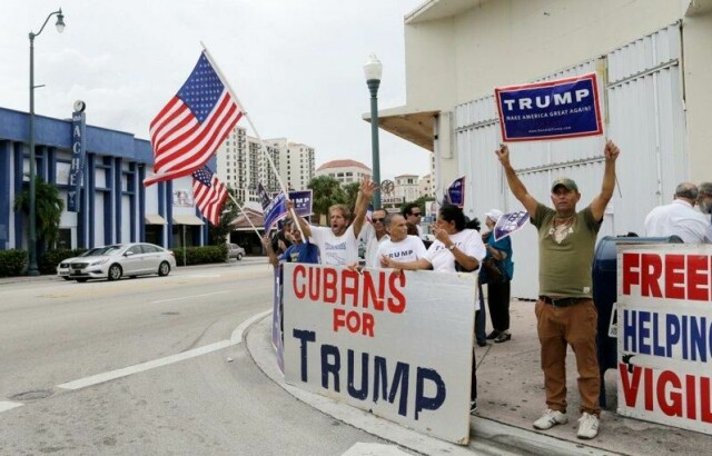 Eksilcubanere i Miami markerer støtte til Donald Trump. Mange støtter også deportasjoner av landsmenn som har jobbet for det cubanske regjeringsapparatet.