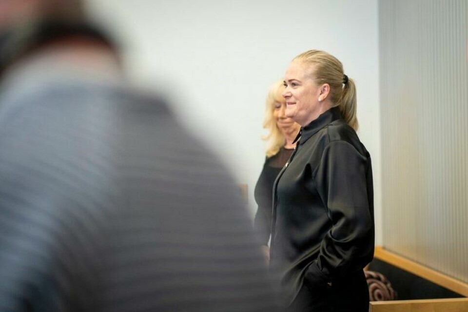 Tone Ingebrigtsen under en pause under forsvarerens prosedyre i rettssaken mot mannen hennes. Ingen av barna var i retten. Tone Ingebrigtsen under en pause under forsvarerens prosedyre i rettssaken mot mannen hennes. Ingen av barna var i retten. Foto: Heiko Junge / NTB
