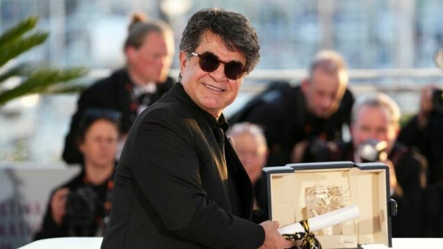 Den regimekritiske iranske filmskaperen Jafar Panahi vant filmfestivalens hovedpris Gullpalmen lørdag kveld.