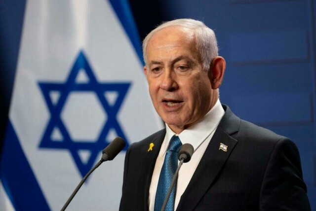 Israels statsminister Benjamin Netanyahu sier de må være tålmodige og bestemte i den videre krigføringen mot Hamas. Her avbildet i Ungarn i begynnelsen av april.