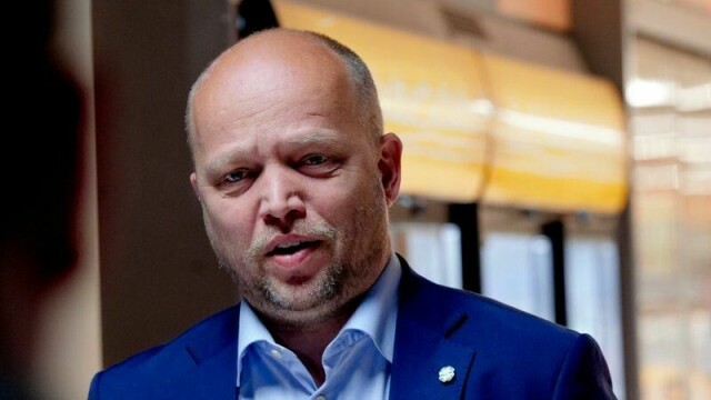 Ønsker han å gi offentlig eide selskaper en konkurranseulempe sammenliknet med privateide? spør Steffen Syvertsen.