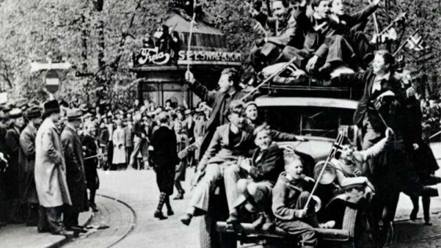 Torsdag var det 80 år siden andre verdenskrig var over. Nå er det tid for å bygge sterkere demokratisk beredskap, mener generalsekretær i Frivillighet Norge, Stian Slotterøy Johnsen.