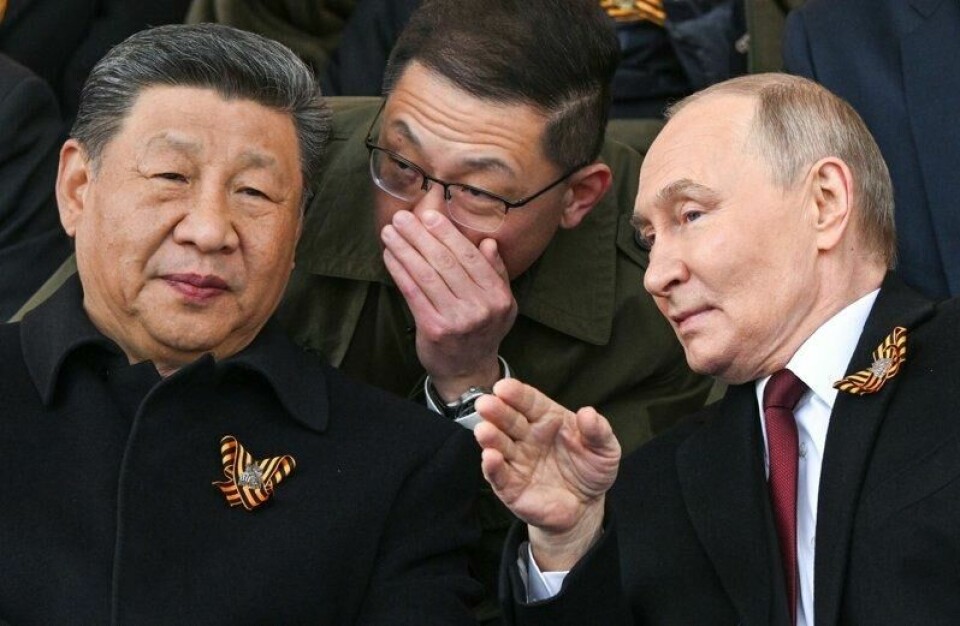 Kinas president Xi Jinping (t.v) sammen med sin russiske kollega Vladimir Putin i forbindelse med feiringen av seiersdagen i Moskva 9. mai. Kinas president Xi Jinping (t.v) sammen med sin russiske kollega Vladimir Putin i forbindelse med feiringen av seiersdagen i Moskva 9. mai. Foto: Sergej Bobylev / RIA Novosti / AP / NTB