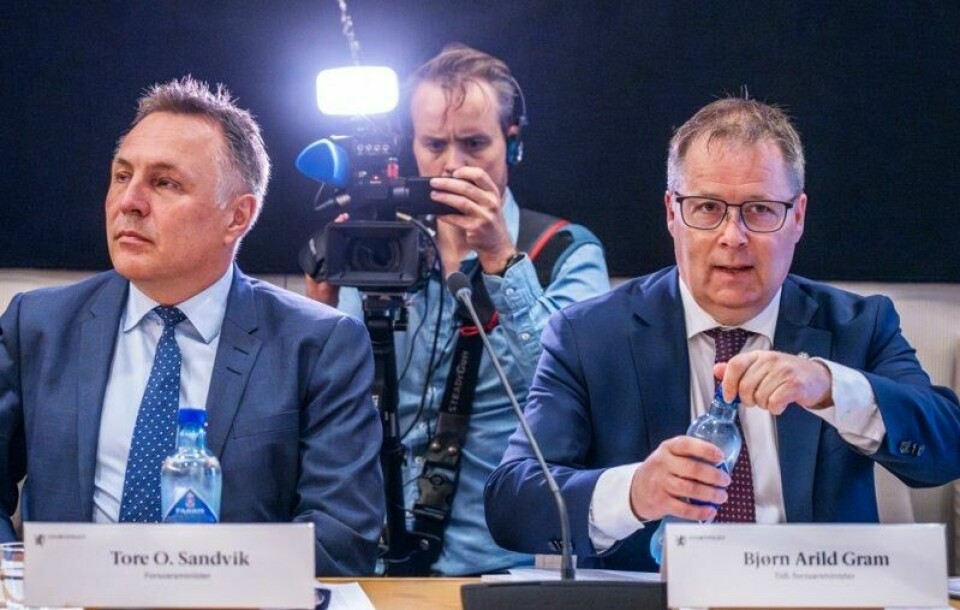 Forsvarsminister Tore O. Sandvik og tidligere forsvarsminister Bjørn Arild Gram under høringen i Stortinget om ny maritim innsatsskvadron i Ramsund. Forsvarsminister Tore O. Sandvik og tidligere forsvarsminister Bjørn Arild Gram under høringen i Stortinget om ny maritim innsatsskvadron i Ramsund. Foto: Ole Berg-Rusten / NTB
