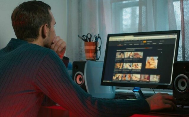 Illustrasjonsfoto: Mann (35) er avhengig av porno, og ber ABC Nyheters sexolog Tone Haldorsen om hjelp.