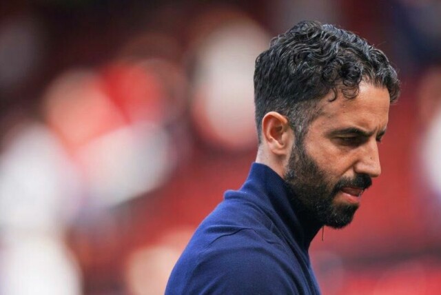 Manchester Uniteds manager Ruben Amorim etter tapet for West Ham søndag.